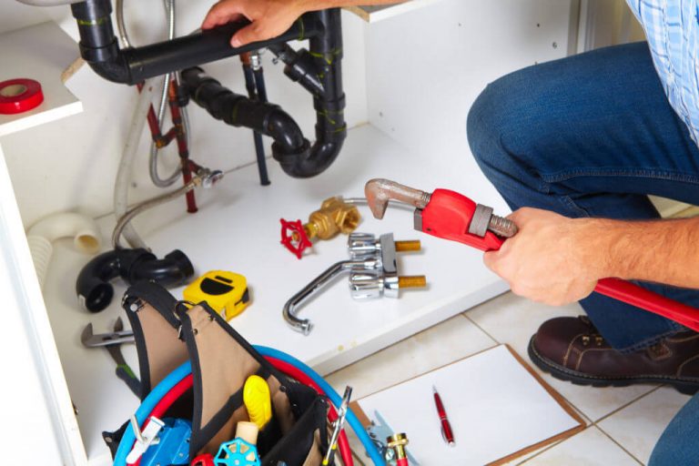 Common Commercial Plumbing Problems that Require